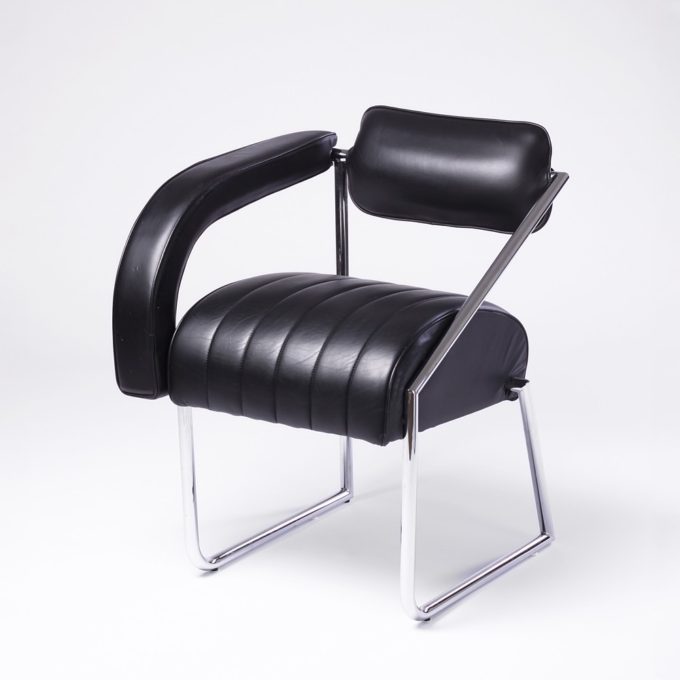 alt=“Nonconformist Chair - Eileen Gray“